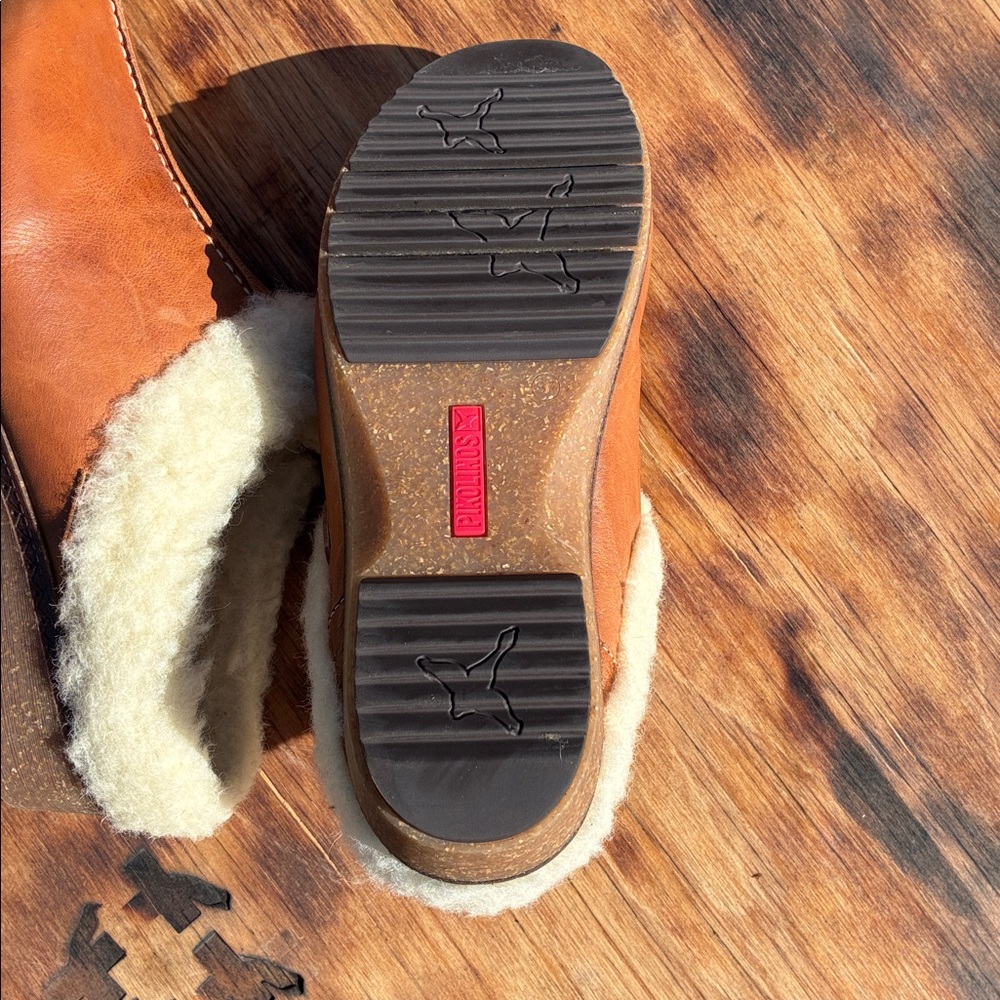 Pikolinos Clogs - Picture 2 of 3